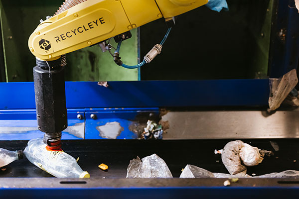 Messinaservizi innovates with Recycleye robot